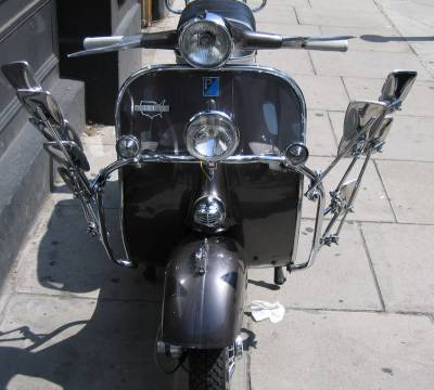 Vespa con espejos